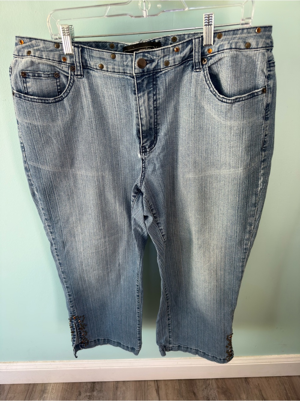 Venezia Women’s Light Blue Washed Denim Capris Size 18